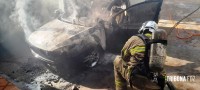 Carro pega fogo na garagem de uma residência no Porto Meira