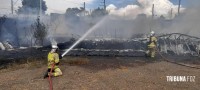 Incêndio em baús refrigerados mobiliza o Corpo de Bombeiros no Jardim Tarobá