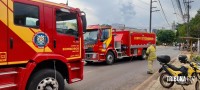 Incêndio em baús refrigerados mobiliza o Corpo de Bombeiros no Jardim Tarobá