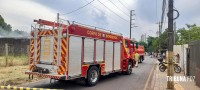 Incêndio em baús refrigerados mobiliza o Corpo de Bombeiros no Jardim Tarobá