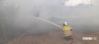 Incêndio em baús refrigerados mobiliza o Corpo de Bombeiros no Jardim Tarobá