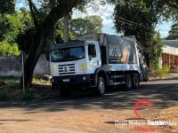 Motociclista fica ferido após colidir com caminhão de lixo em Foz do Iguaçu 