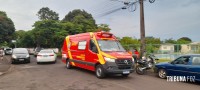 Motociclista é socorrido pelo SIATE após colidir moto contra um poste no Porto Meira