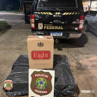 Policia Federal apreende caixas de cigarros contrabandeados nas margens do Rio Paraná