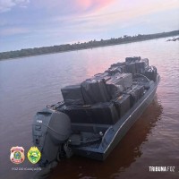 Policia Federal e PM interceptam embarcação com cigarros contrabandeados em São Miguel do Iguaçu