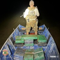 Policia Federal apreende embarcação com 200 Kg de maconha em Santa Helena