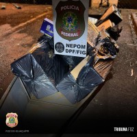 Policia Federal apreende barco com cigarros e eletrônicos contrabandeados próximo a Ponte da Amizade