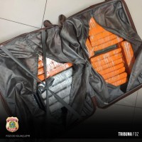 Policia Federal apreende mala de viagem com tabletes de maconha na rodoviária de Foz do Iguaçu