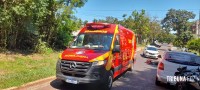 Motociclista é socorrida pelo Siate após colisão na Vila Yolanda