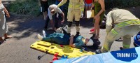 Motociclista é socorrida pelo Siate após colisão na Vila Yolanda
