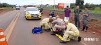 Passageira de moto é socorrida pelo Siate após colisão traseira na Av. das Cataratas