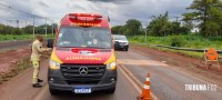 Passageira de moto é socorrida pelo Siate após colisão traseira na Av. das Cataratas