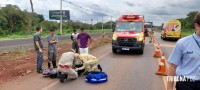 Passageira de moto é socorrida pelo Siate após colisão traseira na Av. das Cataratas