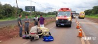 Passageira de moto é socorrida pelo Siate após colisão traseira na Av. das Cataratas