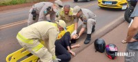 Passageira de moto é socorrida pelo Siate após colisão traseira na Av. das Cataratas