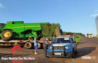 GM presta apoio após carreta carregada com colheitadeira tomba na BR-277 em São Miguel do Iguaçu 