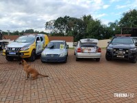 PM apreendem dois veículos com 800 pacotes de cigarros após perseguição policial em Barracão