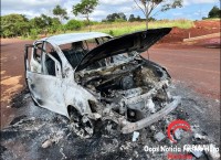 Veículo furtado de motorista de aplicativo é encontrado incendiado no Jardim das Oliveiras 