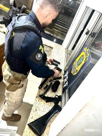 PRF apreende fuzil e pistola durante abordagem na BR-277 em Santa Terezinha de Itaipu