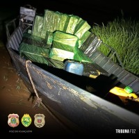 PF e forças estaduais apreendem embarcação e caminhão com cigarros contrabandeados em São Miguel do Iguaçu