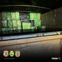 PF e forças estaduais apreendem embarcação e caminhão com cigarros contrabandeados em São Miguel do Iguaçu