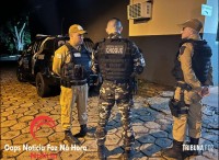 Homem é preso pelo CHOQUE com drogas após incursão na Favela do Cemitério