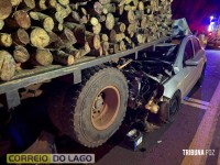 Homem morre após colidir na traseira de caminhão carregado com toras entre Santa Helena e Diamante do Oeste
