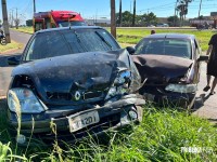 Colisão entre dois veículos na marginal da BR-277 deixa duas pessoas feridas em Foz do Iguaçu