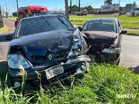 Colisão entre dois veículos na marginal da BR-277 deixa duas pessoas feridas em Foz do Iguaçu
