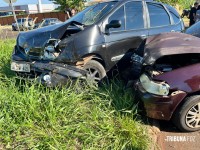 Colisão entre dois veículos na marginal da BR-277 deixa duas pessoas feridas em Foz do Iguaçu