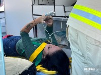 Mulher fica ferida após colisão entre moto e carro no Jardim Curitibano