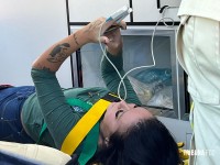 Mulher fica ferida após colisão entre moto e carro no Jardim Curitibano