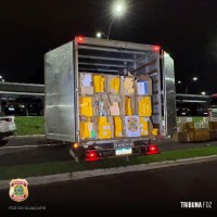 Policia Federal prende duas pessoas com milhares de aparelhos eletrônicos descaminhados