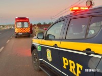 Colisão entre moto e caminhonete deixa dois feridos na BR-277, em Foz do Iguaçu