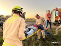 Colisão entre moto e caminhonete deixa dois feridos na BR-277, em Foz do Iguaçu