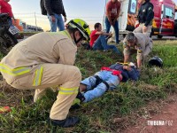 Colisão entre moto e caminhonete deixa dois feridos na BR-277, em Foz do Iguaçu