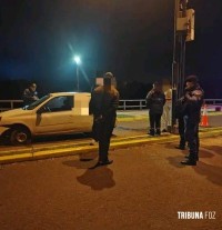Condutor embriagado capota veículo na Av. Costanera em Puerto Iguazu durante a madrugada