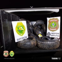 PF e PMPR interceptam carregamento de pneus estrangeiros no Rio Paraná em Foz do Iguaçu