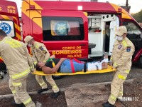 Bombeiros socorrem mulher após acidente de trânsito na Av. JK 