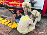 Bombeiros socorrem mulher após acidente de trânsito na Av. JK 
