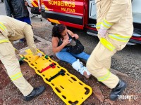 Bombeiros socorrem mulher após acidente de trânsito na Av. JK 