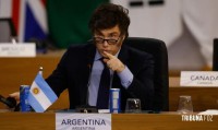 Milei restringe imigração e permanência de estrangeiros na Argentina