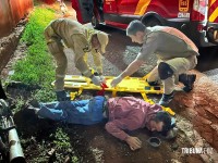 Homem sofre acidente grave ao colidir motocicleta contra barracão em Três Lagoas