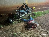 Homem sofre acidente grave ao colidir motocicleta contra barracão em Três Lagoas