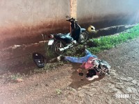 Homem sofre acidente grave ao colidir motocicleta contra barracão em Três Lagoas