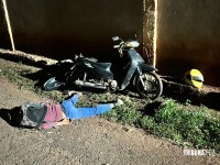 Homem sofre acidente grave ao colidir motocicleta contra barracão em Três Lagoas