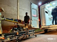 Homem sofre acidente grave ao colidir motocicleta contra barracão em Três Lagoas