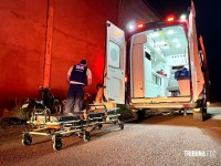 Homem sofre acidente grave ao colidir motocicleta contra barracão em Três Lagoas