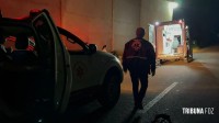 Homem sofre acidente grave ao colidir motocicleta contra barracão em Três Lagoas