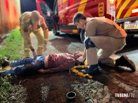 Homem sofre acidente grave ao colidir motocicleta contra barracão em Três Lagoas